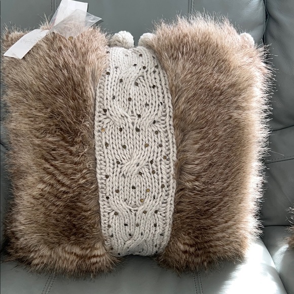 Anthropologie cable knit fur trim sequin accent pillow  2 piece 18X18” NWT - Picture 1 of 11
